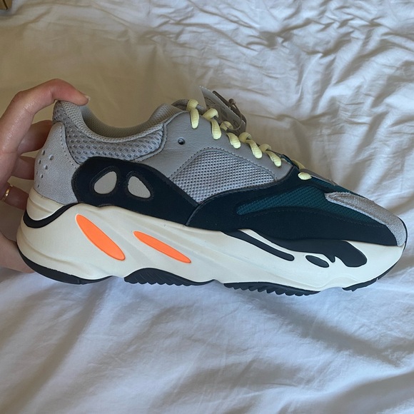 YEEZY 700 BOOST - Picture 1 of 8